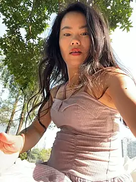 ella-ys online show from January 11, 6:09 am