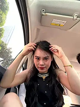 ella-ys online show from January 10, 7:25 am