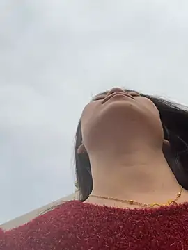 ella-ys online show from January 17, 7:34 am