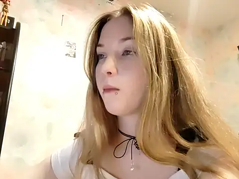 Snapshot of ElvaDeveja chatting on December 16, 10:08 am ElvaDeveja online show from December 16, 10:08 am