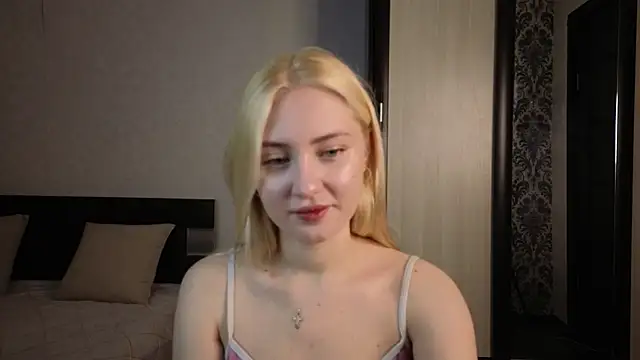 PollyVale online show from December 20, 1:47 pm