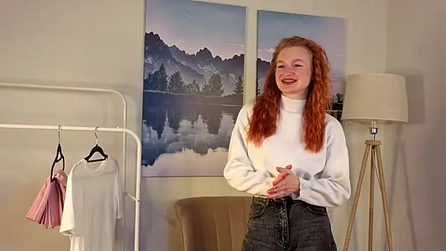 Snapshot of LouiseLuk chatting on December 14, 4:29 am LouiseLuk online show from December 14, 4:29 am