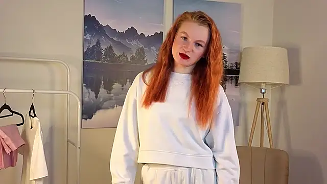 Snapshot of LouiseLuk chatting on December 15, 10:54 am LouiseLuk online show from December 15, 10:54 am