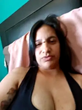 Snapshot of julietaloovee chatting on December 17, 7:30 pm julietaloovee online show from December 17, 7:30 pm