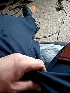 givr6inches online show from March 29, 7:59 pm