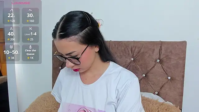 Snapshot of shayla__bross chatting on December 14, 1:06 pm shayla bross online show from December 14, 1:06 pm