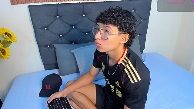 Snapshot of Antoniio_miller chatting on December 16, 12:53 pm Antoniio miller online show from December 16, 12:53 pm