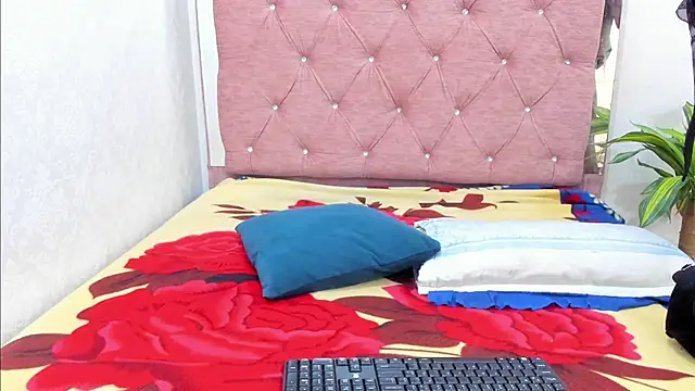 Jazmin040  online show from January 10, 11:38 am