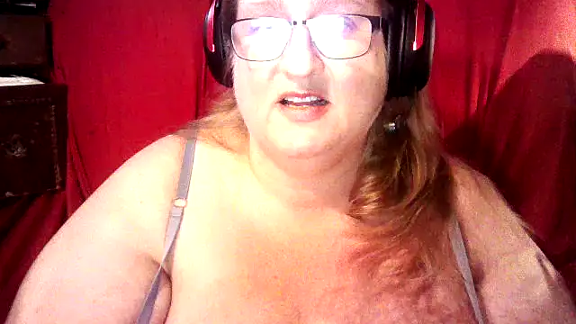 Snapshot of jade-belle chatting on December 18, 5:12 am jade-belle online show from December 18, 5:12 am