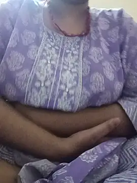 Snapshot of ruhi84122 chatting on July 22, 9:00 am ruhi84122 online show from July 22, 9:00 am