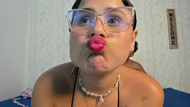 couple hardroom online show from January 10, 1:12 am