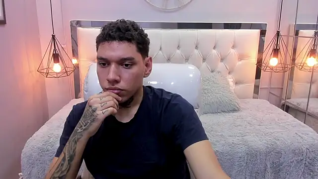 Snapshot of drake_miller7 chatting on December 14, 3:57 am drake miller7 online show from December 14, 3:57 am