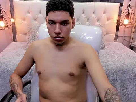 Snapshot of drake_miller7 chatting on December 15, 5:35 am drake miller7 online show from December 15, 5:35 am