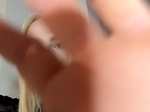 blonde di online show from December 13, 11:55 pm