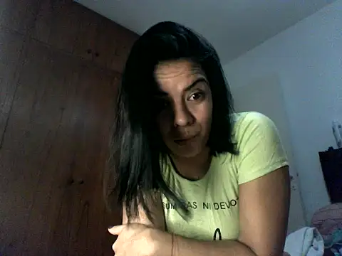 luluclark69 online show from April 7, 12:12 am