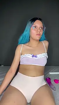 Snapshot of mila_mils18 chatting on December 18, 10:24 pm mila mils18 online show from December 18, 10:24 pm