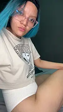 Snapshot of mila_mils18 chatting on December 17, 10:37 pm mila mils18 online show from December 17, 10:37 pm