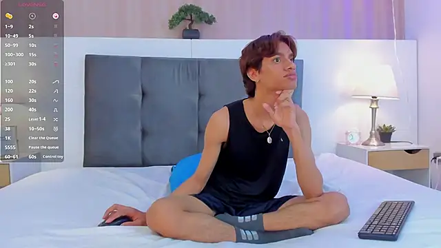 Snapshot of Will_Turneer chatting on December 15, 9:04 am Will Turneer online show from December 15, 9:04 am