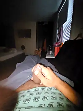 Snapshot of Gnax1 chatting on December 17, 8:19 am Gnax1 online show from December 17, 8:19 am