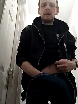 CrookedBunk3527 online show from April 8, 4:03 am