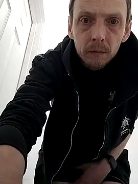 CrookedBunk3527 online show from April 10, 4:41 am