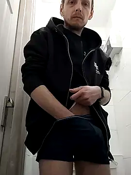 CrookedBunk3527 online show from April 7, 4:14 am