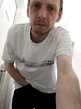 CrookedBunk3527 online show from April 3, 4:41 am