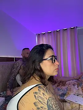 Snapshot of selenewinchester chatting on December 17, 2:22 pm selenewinchester online show from December 17, 2:22 pm