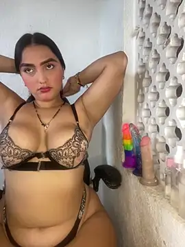 Mia em online show from March 11, 6:35 pm