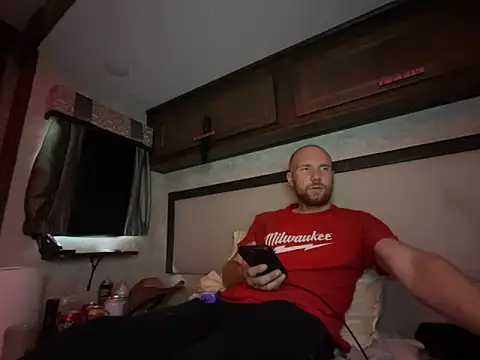 SparkledExtern online show from February 8, 3:10 pm