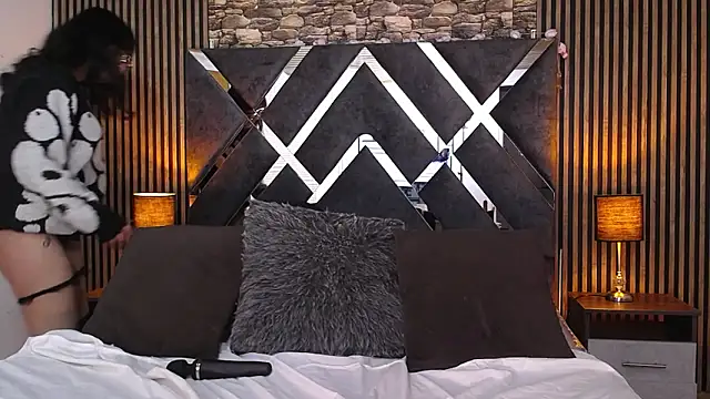 Amy channel online show from February 25, 1:00 pm