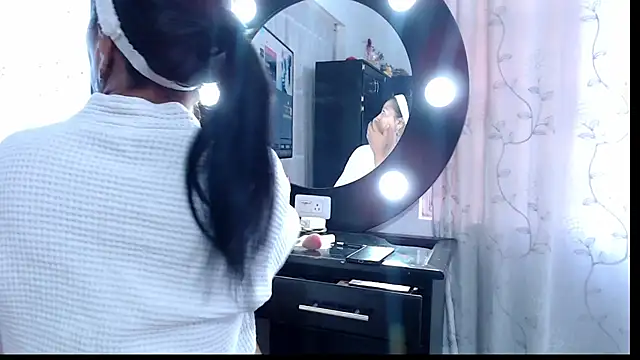 Naomy Mature online show from March 10, 12:09 pm