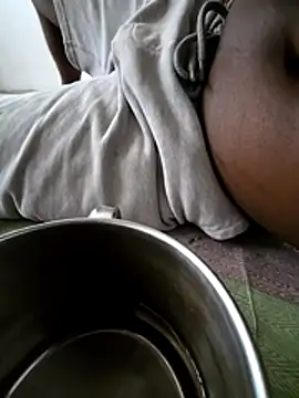 Snapshot of b12sri chatting on December 14, 5:02 am b12sri online show from December 14, 5:02 am