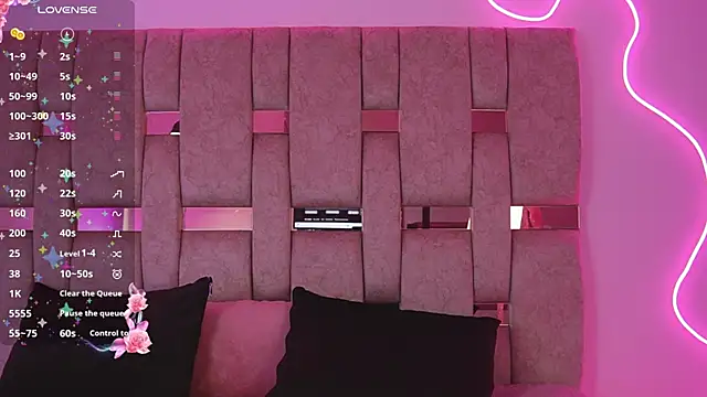 Snapshot of _SweetyAngel_ chatting on December 17, 7:52 pm SweetyAngel online show from December 17, 7:52 pm