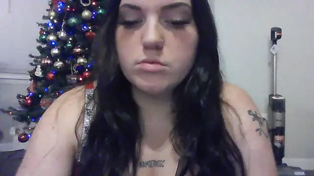 Snapshot of ButteredBuns04 chatting on December 15, 10:59 pm ButteredBuns04 online show from December 15, 10:59 pm