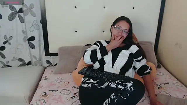 Snapshot of 1sasha_grey__1 chatting on June 19, 10:15 pm 1sasha grey 1 online show from June 19, 10:15 pm