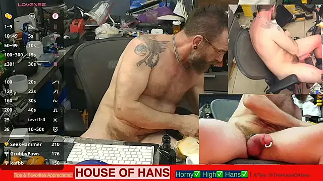 Snapshot of HouseOfHans chatting on February 9, 9:46 pm HouseOfHans online show from February 9, 9:46 pm
