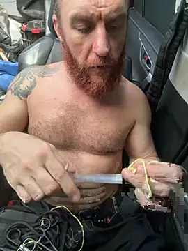 HouseOfHans online show from April 13, 5:06 pm