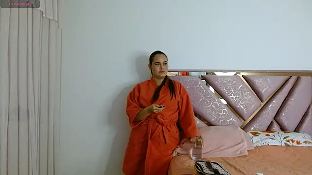 Snapshot of kilye_hernandez chatting on December 16, 7:23 am kilye hernandez online show from December 16, 7:23 am