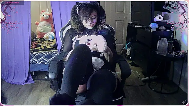 HonneyBunnyXO online show from March 12, 4:18 am