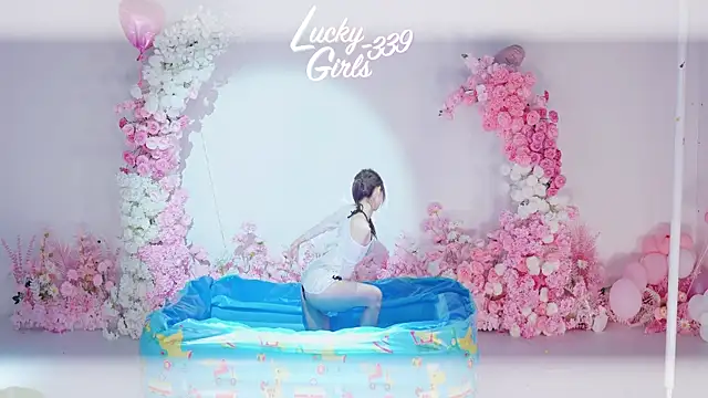 Snapshot of Luckygirls-339 chatting on May 15, 11:36 pm Luckygirls-339 online show from May 15, 11:36 pm