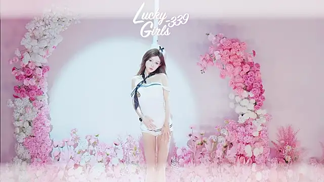 Luckygirls-339 online show from May 23, 11:04 pm
