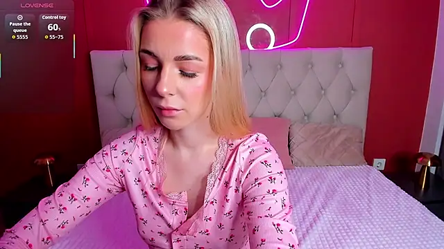 Emily Magnificent online show from June 1, 1:39 am