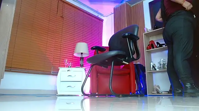 paola xm online show from March 14, 10:10 am