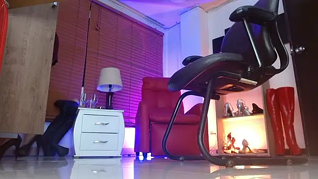 Snapshot of paola_xm chatting on January 17, 11:14 am paola xm online show from January 17, 11:14 am