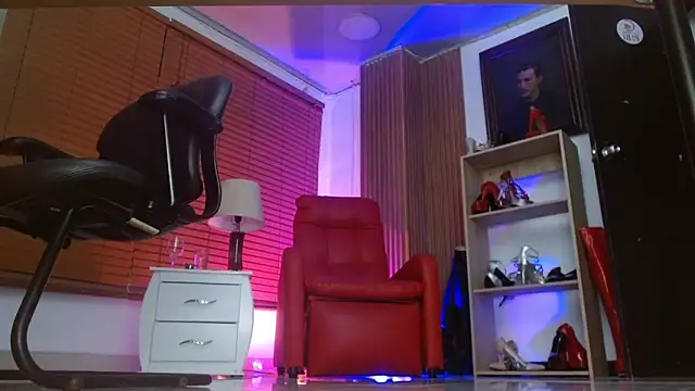 paola xm online show from April 5, 10:55 am