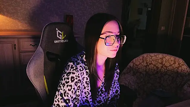 Snapshot of AnneAverry chatting on February 11, 7:52 am AnneAverry online show from February 11, 7:52 am