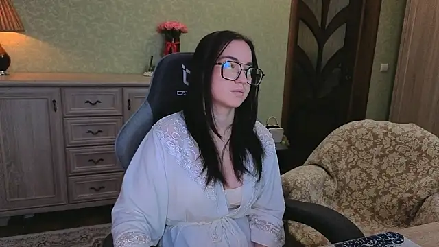 Snapshot of AnneAverry chatting on February 17, 10:12 am AnneAverry online show from February 17, 10:12 am