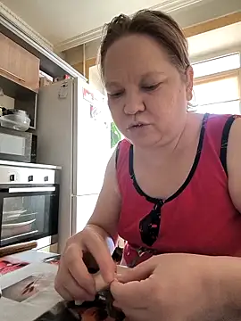 Snapshot of -Queen- chatting on February 6, 10:33 am -Queen- online show from February 6, 10:33 am