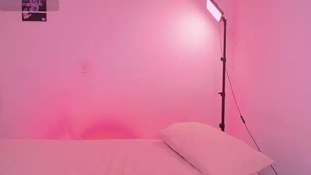 Snapshot of CharlottegrayX chatting on February 15, 7:51 am CharlottegrayX online show from February 15, 7:51 am